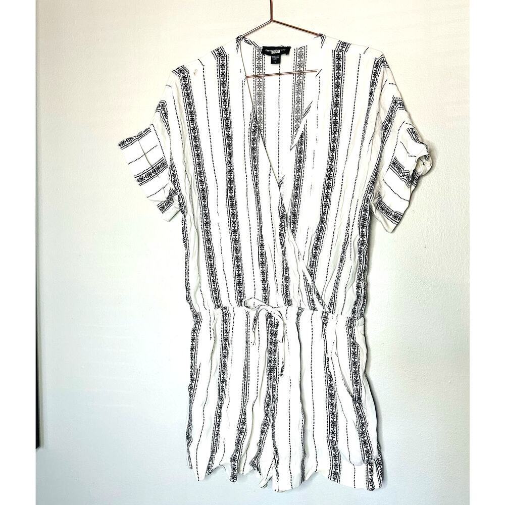 Fifteen Twenty Women's White Surplice Wrap V-Neck Striped Romper Size Large - Picture 2 of 12